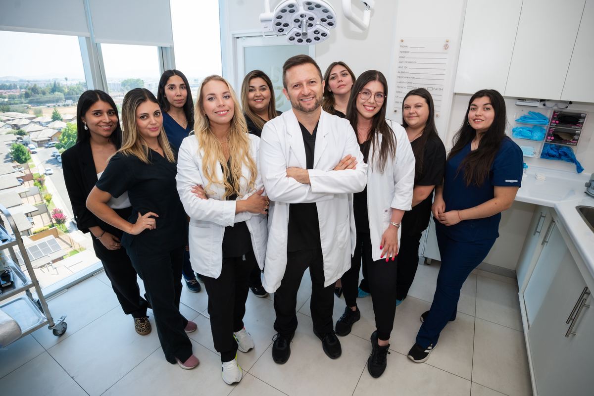 Equipo médico y de coordinación de Nordic Clinic en la clínica